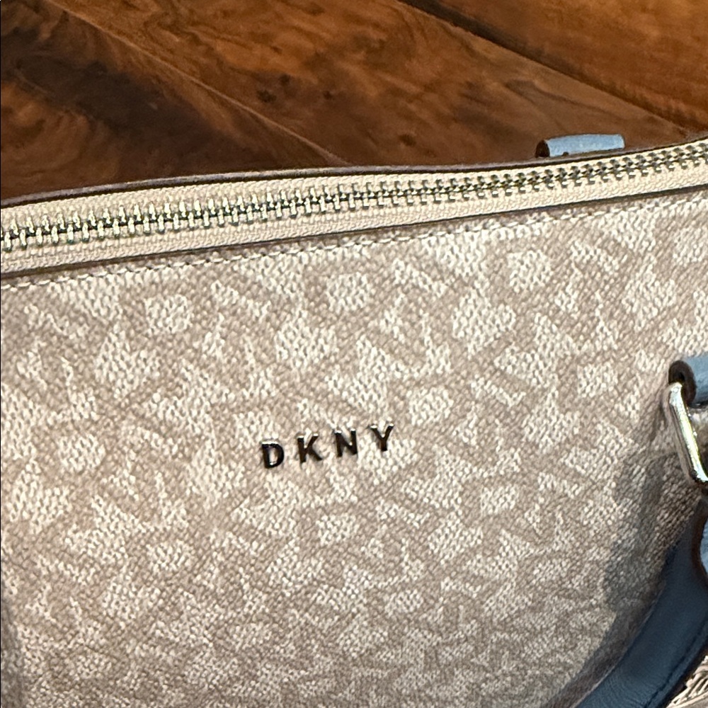NWOT - new DKNY Cream & Light Blue Signature Satchel with Removable Strap - Picture 4 of 5